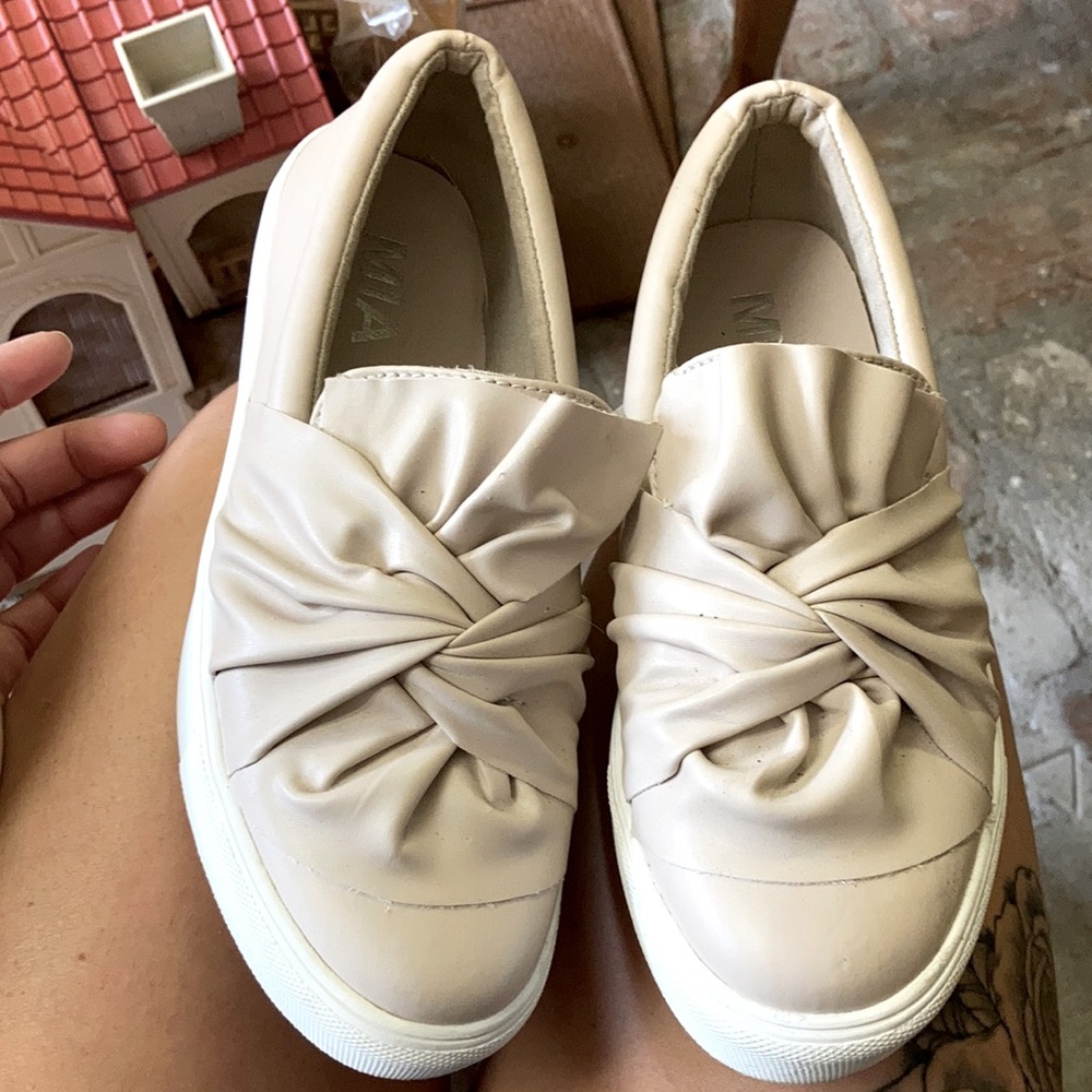 Size 6 MIA